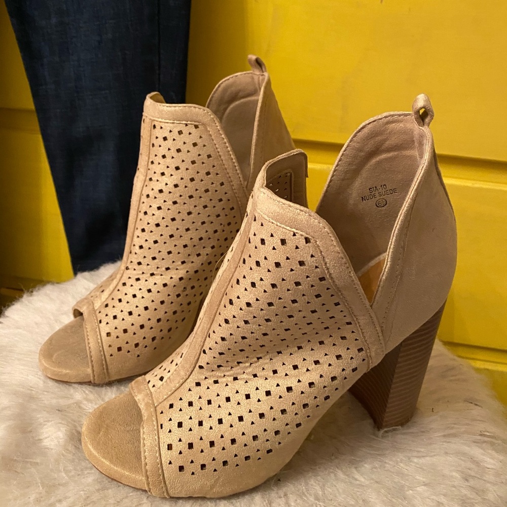 Heels size 6 1/2